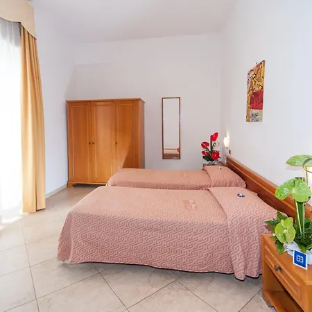 Joli Park - Caroli 3*