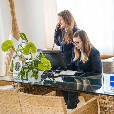 Joli Park - Caroli 3*