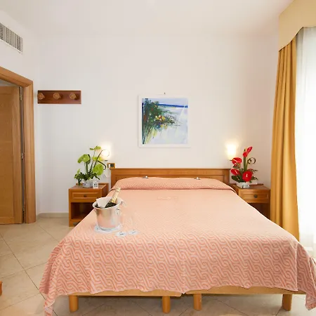 Joli Park - Caroli 3*