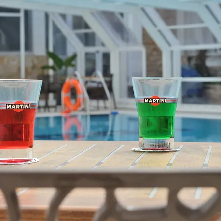 Joli Park - Caroli Hotell 3*