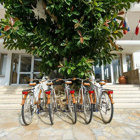 Joli Park - Caroli 3*