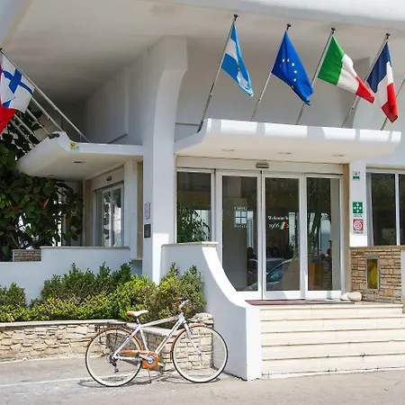 Joli Park - Caroli Hotell 3*