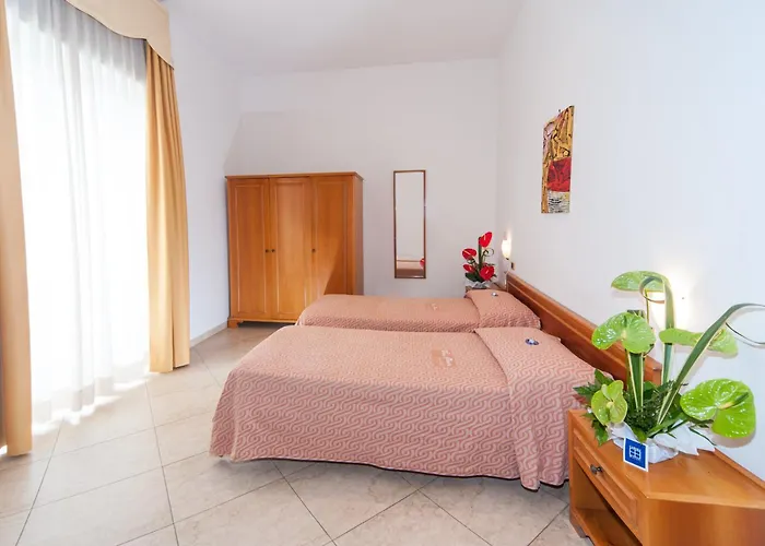 Joli Park - Caroli 3*